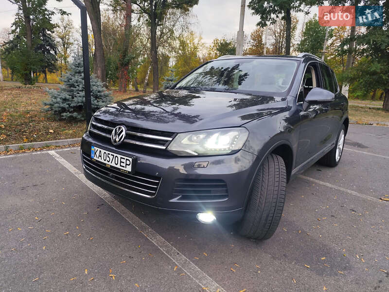 Позашляховик / Кросовер Volkswagen Touareg 2011 в Кам'янець-Подільському
