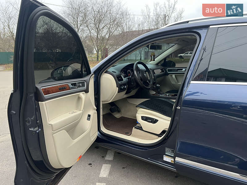 Внедорожник / Кроссовер Volkswagen Touareg 2012 в Белой Церкви