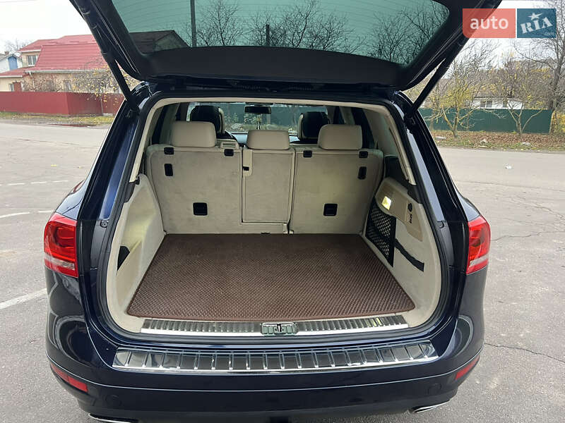 Внедорожник / Кроссовер Volkswagen Touareg 2012 в Белой Церкви