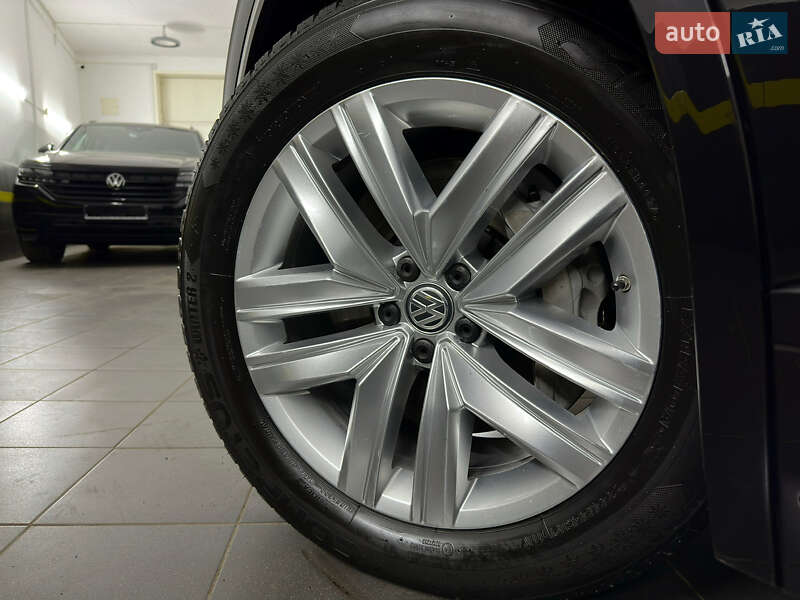 Позашляховик / Кросовер Volkswagen Touareg 2019 в Козятині