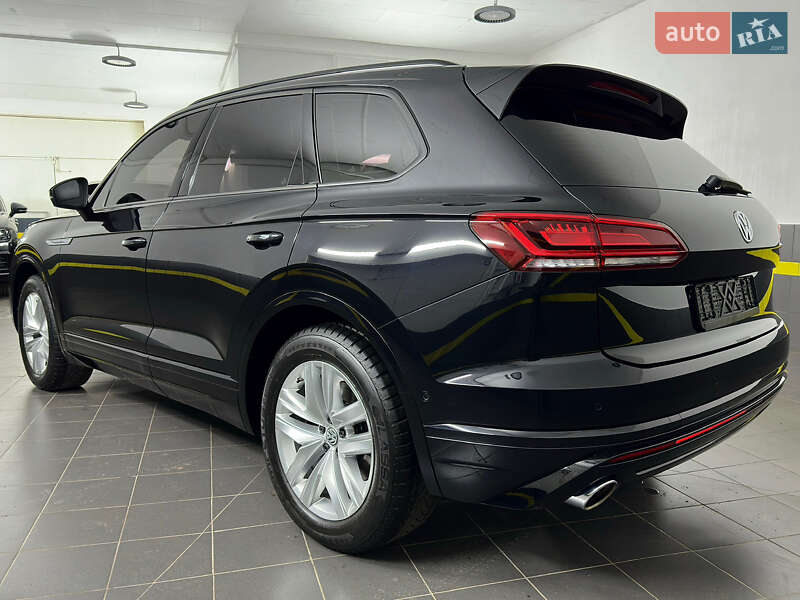 Позашляховик / Кросовер Volkswagen Touareg 2019 в Козятині