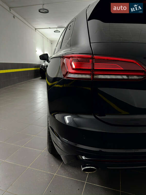 Позашляховик / Кросовер Volkswagen Touareg 2019 в Козятині