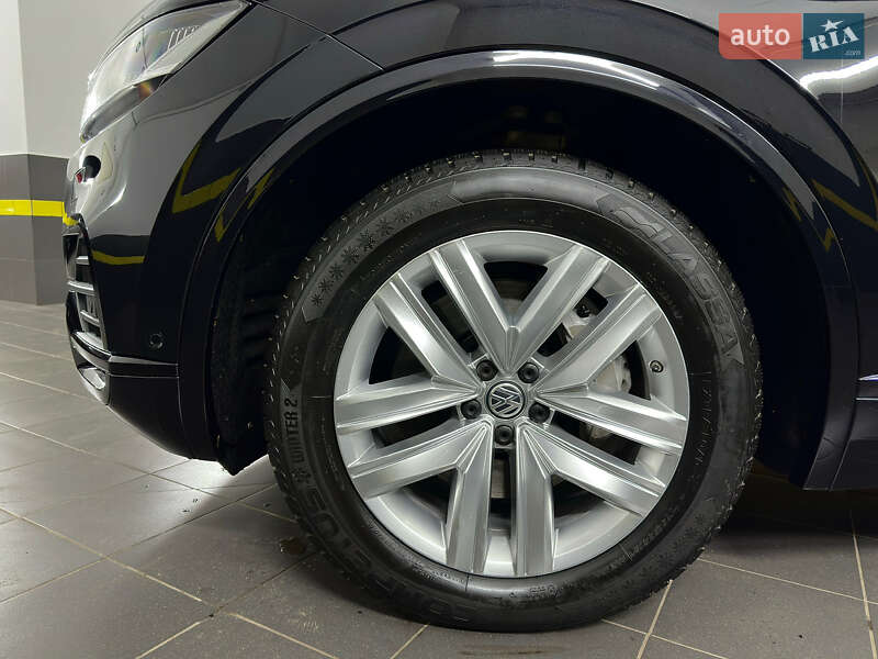 Позашляховик / Кросовер Volkswagen Touareg 2019 в Козятині