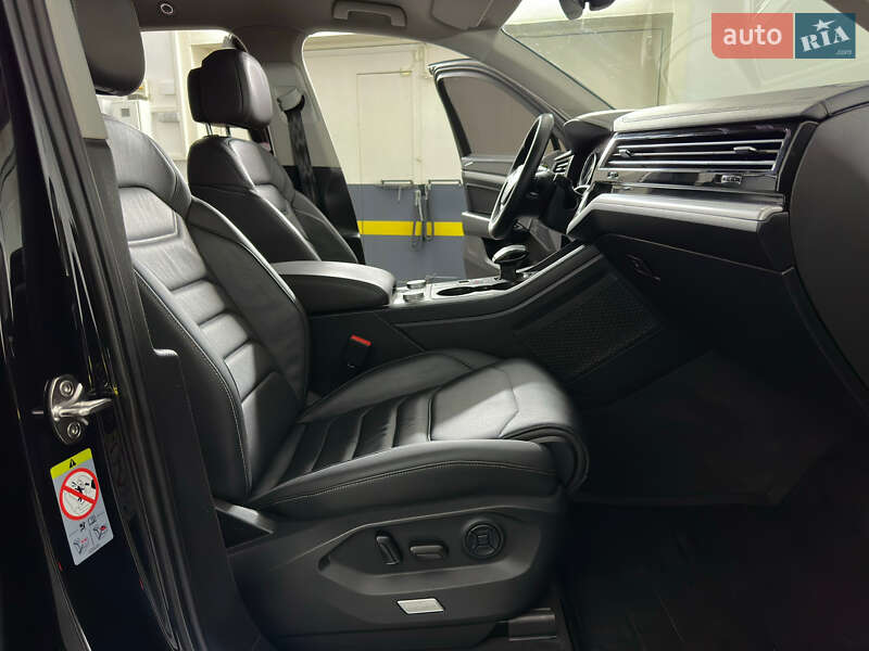 Позашляховик / Кросовер Volkswagen Touareg 2019 в Козятині