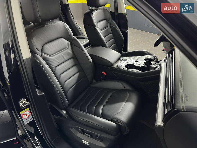 Позашляховик / Кросовер Volkswagen Touareg 2019 в Козятині