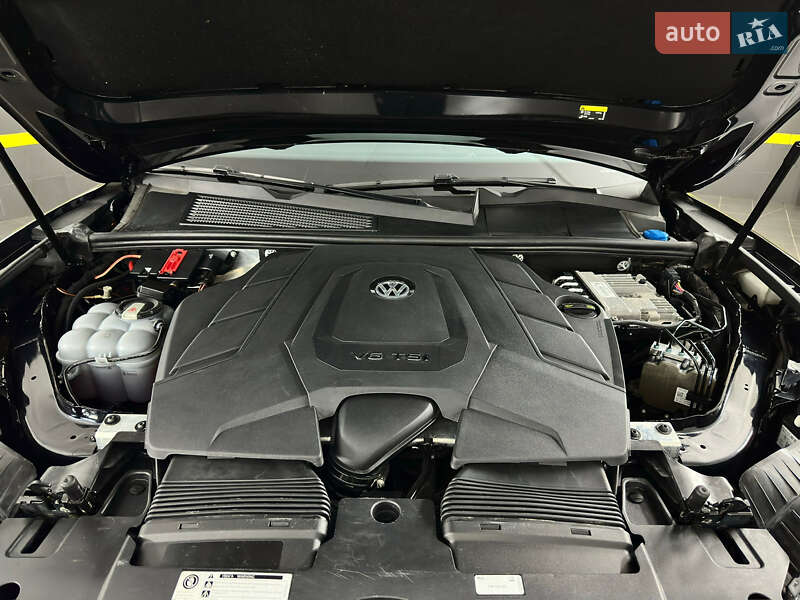 Позашляховик / Кросовер Volkswagen Touareg 2019 в Козятині