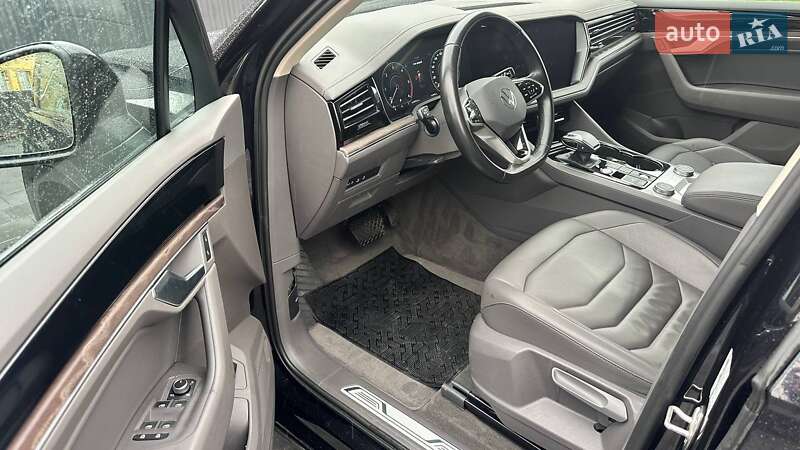 Позашляховик / Кросовер Volkswagen Touareg 2020 в Рівному