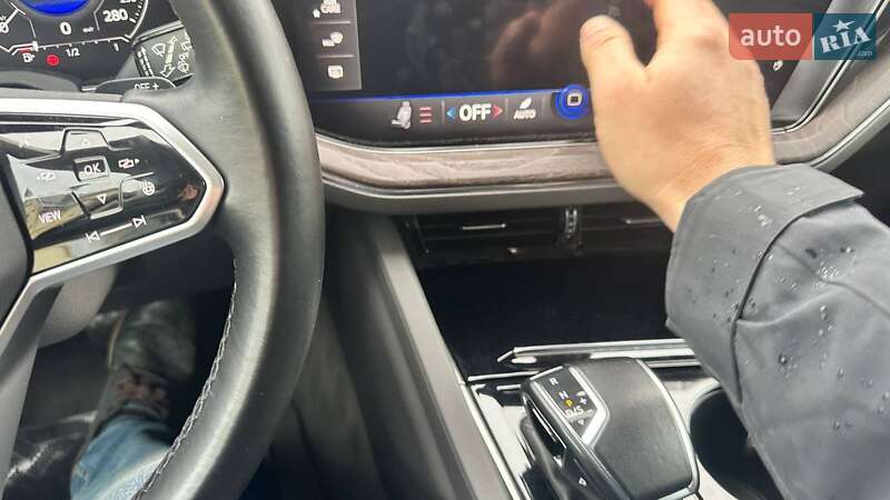 Позашляховик / Кросовер Volkswagen Touareg 2020 в Рівному