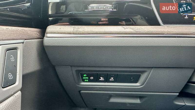 Позашляховик / Кросовер Volkswagen Touareg 2020 в Рівному