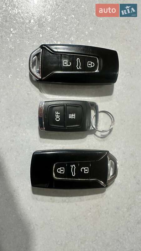 Позашляховик / Кросовер Volkswagen Touareg 2020 в Рівному