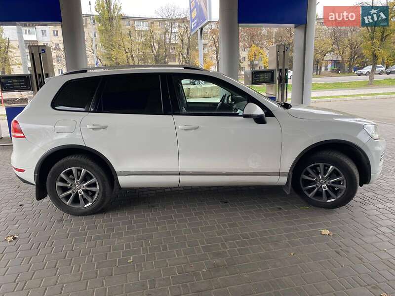Позашляховик / Кросовер Volkswagen Touareg 2012 в Миколаєві