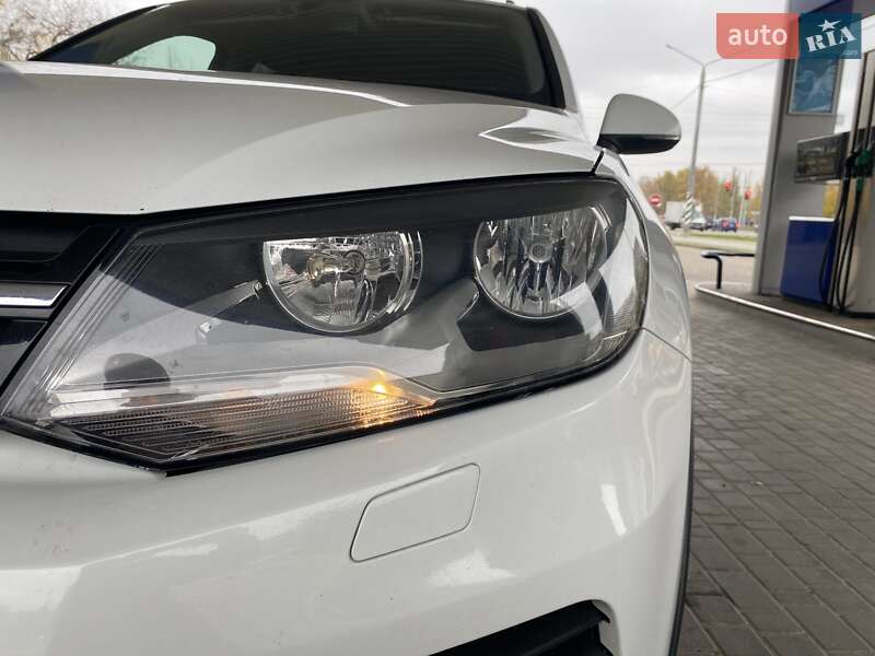 Позашляховик / Кросовер Volkswagen Touareg 2012 в Миколаєві