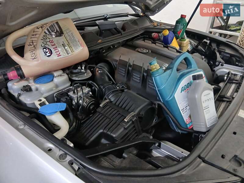 Внедорожник / Кроссовер Volkswagen Touareg 2012 в Одессе