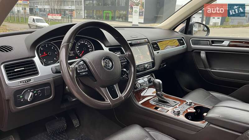 Позашляховик / Кросовер Volkswagen Touareg 2014 в Миколаєві