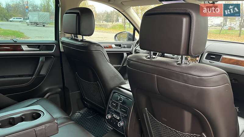 Позашляховик / Кросовер Volkswagen Touareg 2014 в Миколаєві