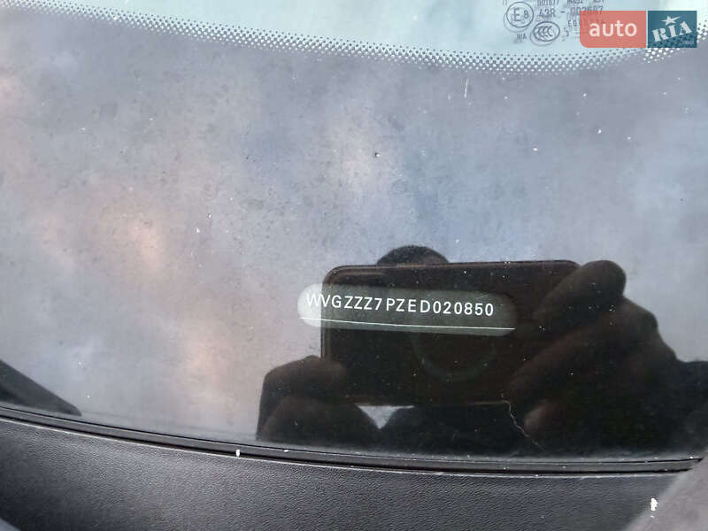 Внедорожник / Кроссовер Volkswagen Touareg 2013 в Львове