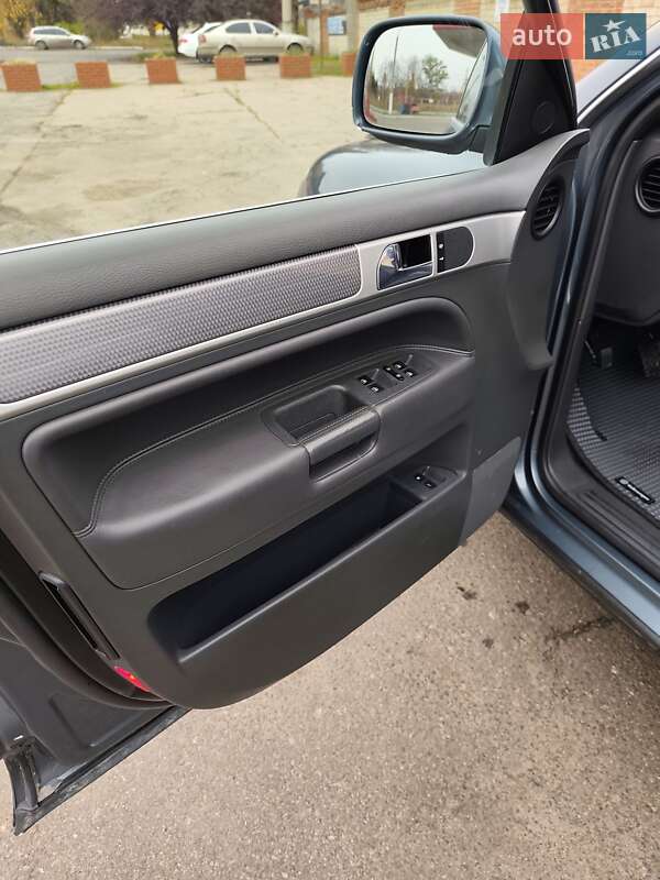 Позашляховик / Кросовер Volkswagen Touareg 2006 в Краматорську