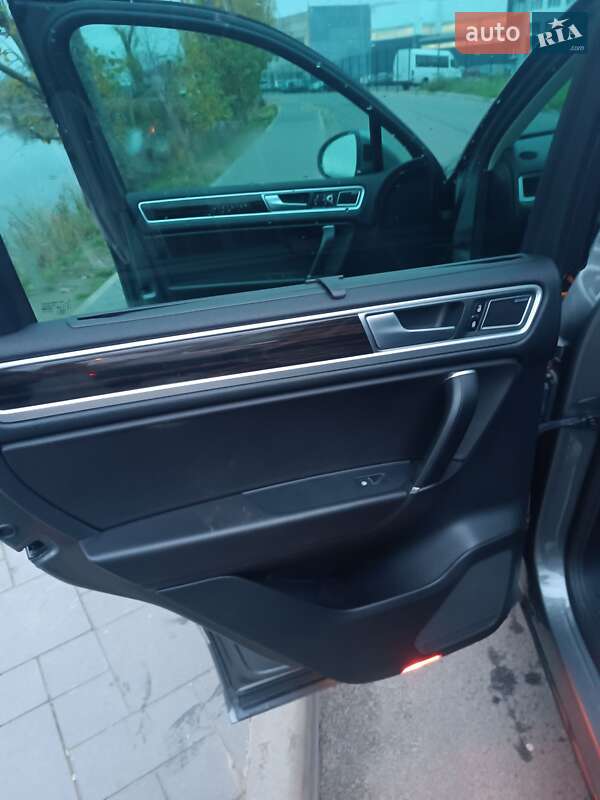 Внедорожник / Кроссовер Volkswagen Touareg 2015 в Киеве фото 17 Внедорожник / Кроссовер Volkswagen Touareg 2015 в Киеве