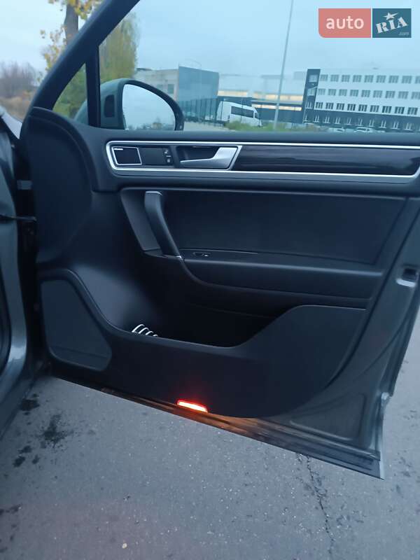 Внедорожник / Кроссовер Volkswagen Touareg 2015 в Киеве фото 22 Внедорожник / Кроссовер Volkswagen Touareg 2015 в Киеве