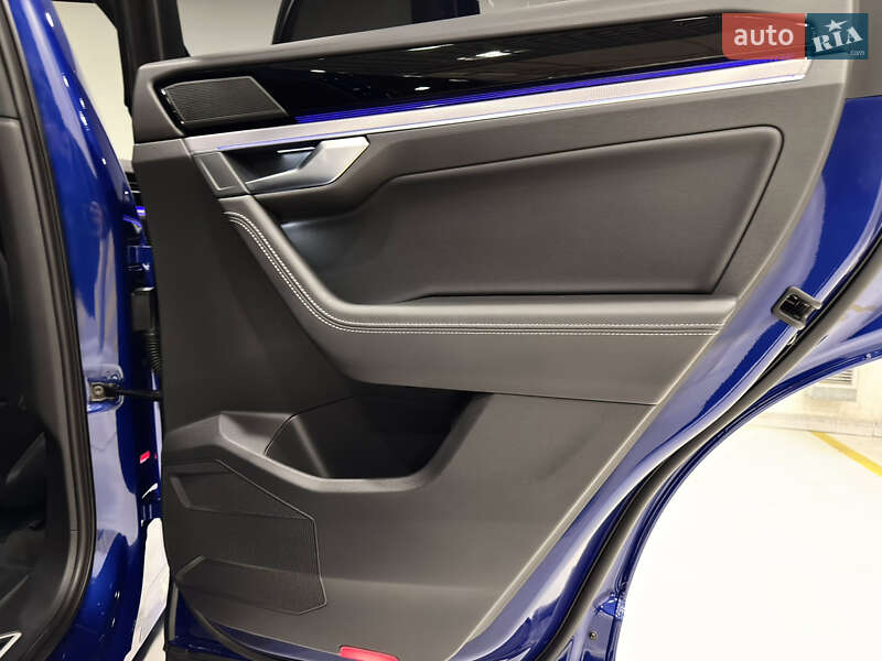 Позашляховик / Кросовер Volkswagen Touareg 2022 в Києві