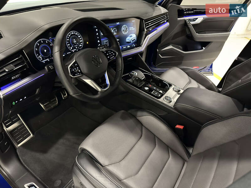 Позашляховик / Кросовер Volkswagen Touareg 2022 в Києві