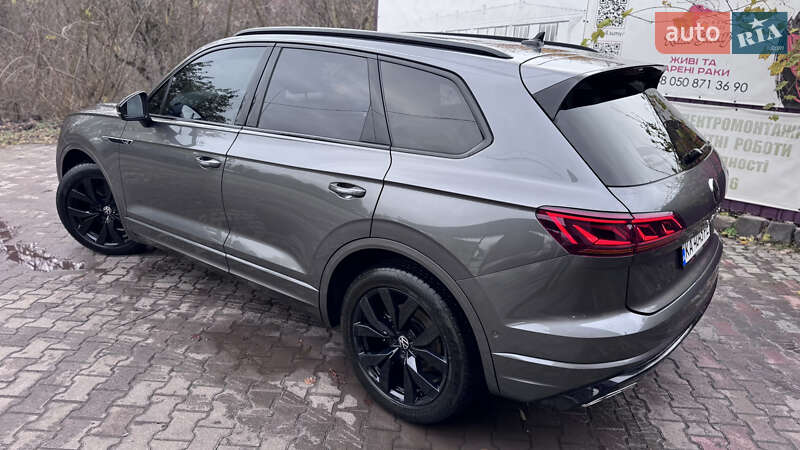 Позашляховик / Кросовер Volkswagen Touareg 2022 в Києві