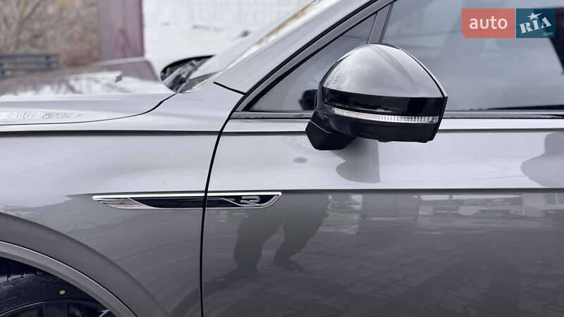 Позашляховик / Кросовер Volkswagen Touareg 2022 в Києві
