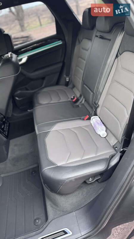 Позашляховик / Кросовер Volkswagen Touareg 2022 в Києві