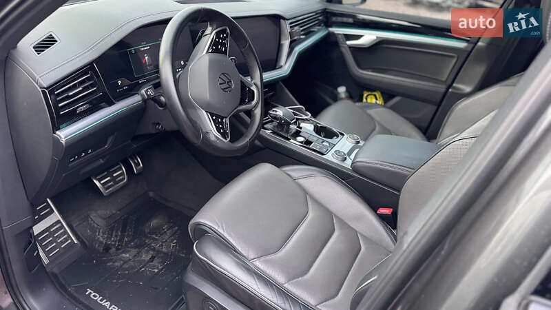 Позашляховик / Кросовер Volkswagen Touareg 2022 в Києві