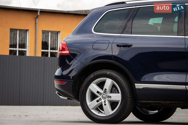 Позашляховик / Кросовер Volkswagen Touareg 2013 в Нововолинську