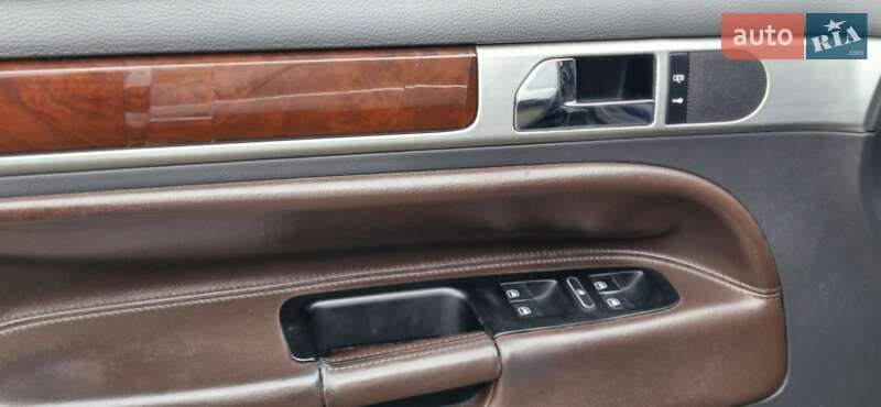 Внедорожник / Кроссовер Volkswagen Touareg 2003 в Львове