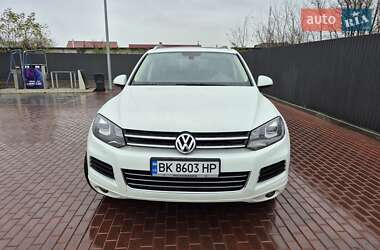 Позашляховик / Кросовер Volkswagen Touareg 2012 в Сарнах