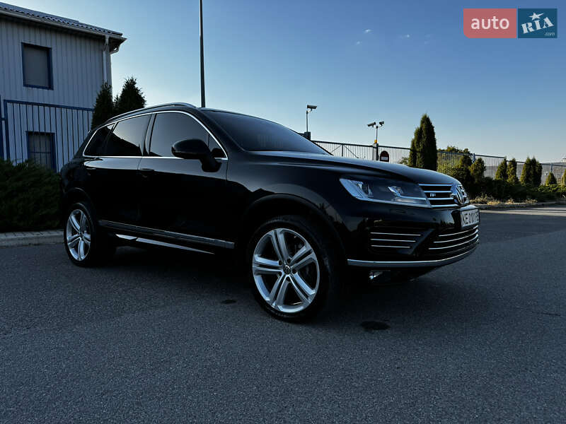 Внедорожник / Кроссовер Volkswagen Touareg 2015 в Новомосковске