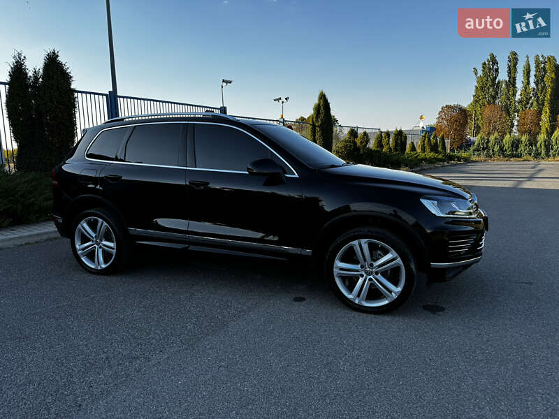 Внедорожник / Кроссовер Volkswagen Touareg 2015 в Новомосковске
