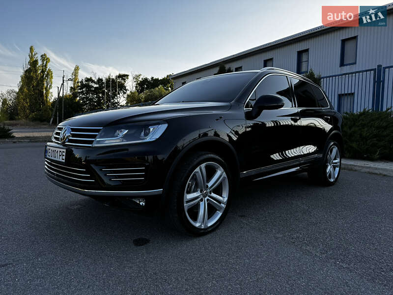 Внедорожник / Кроссовер Volkswagen Touareg 2015 в Новомосковске