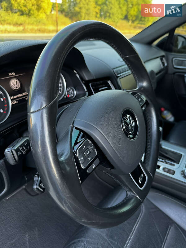 Внедорожник / Кроссовер Volkswagen Touareg 2015 в Новомосковске