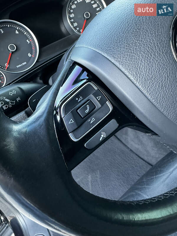 Внедорожник / Кроссовер Volkswagen Touareg 2015 в Новомосковске