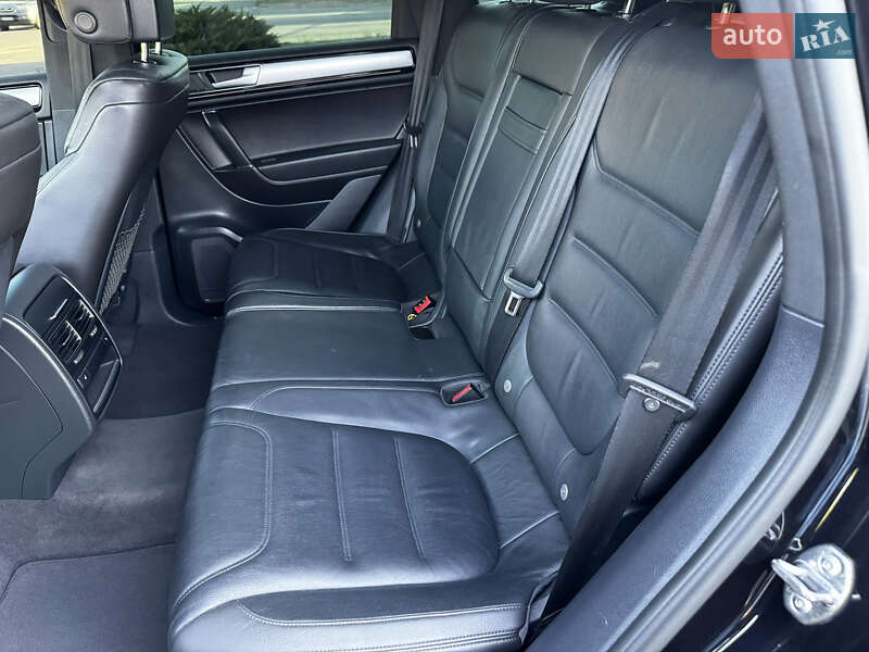 Внедорожник / Кроссовер Volkswagen Touareg 2015 в Новомосковске