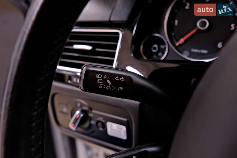 Позашляховик / Кросовер Volkswagen Touareg 2013 в Одесі