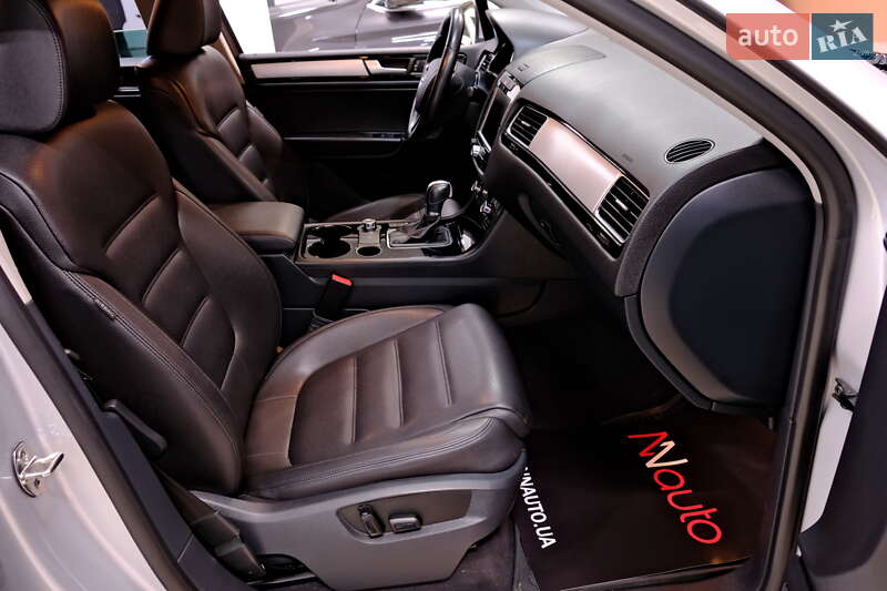 Позашляховик / Кросовер Volkswagen Touareg 2013 в Одесі