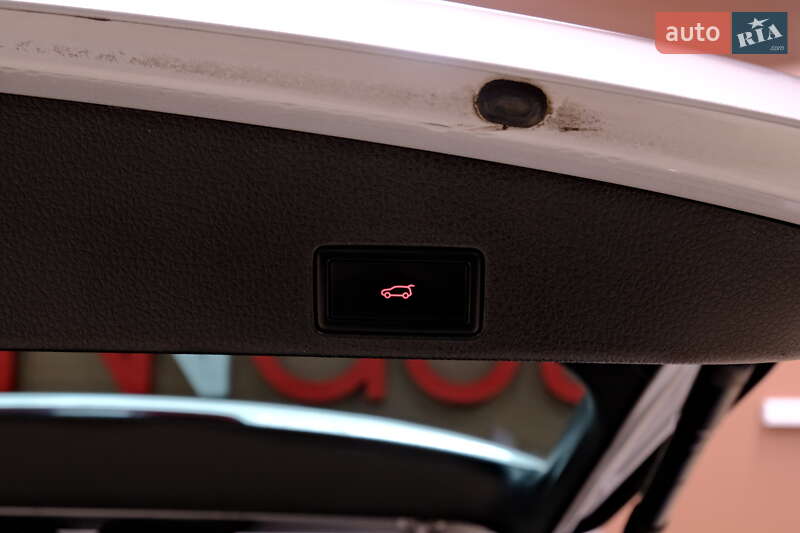 Позашляховик / Кросовер Volkswagen Touareg 2013 в Одесі