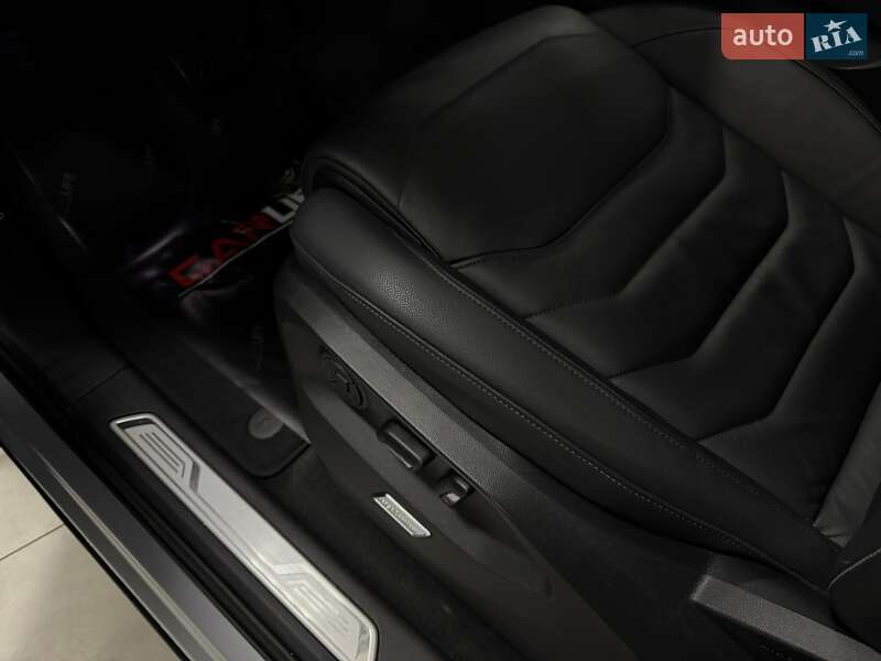 Позашляховик / Кросовер Volkswagen Touareg 2020 в Тернополі