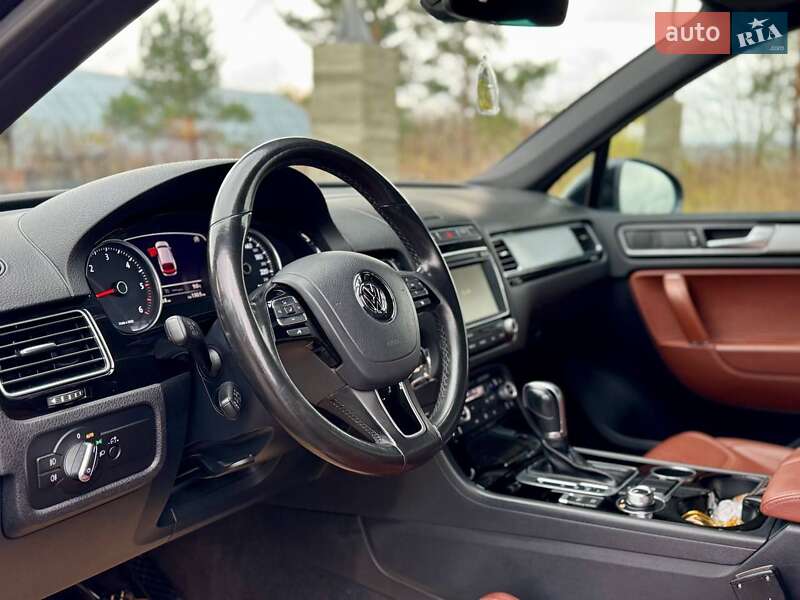 Внедорожник / Кроссовер Volkswagen Touareg 2017 в Самборе