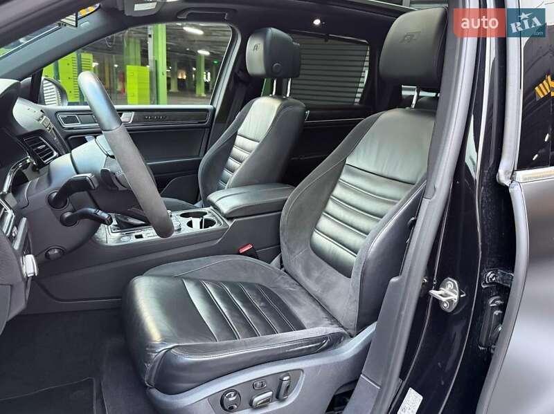 Позашляховик / Кросовер Volkswagen Touareg 2015 в Києві