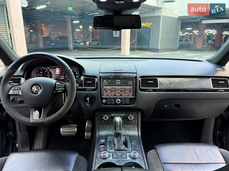 Позашляховик / Кросовер Volkswagen Touareg 2015 в Києві