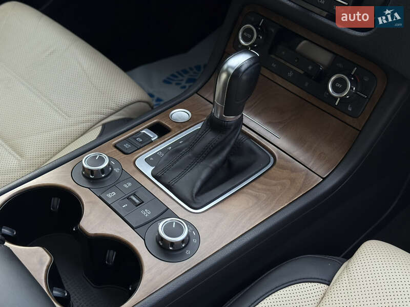 Позашляховик / Кросовер Volkswagen Touareg 2014 в Івано-Франківську