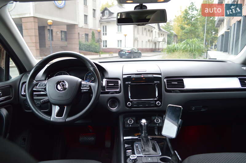 Позашляховик / Кросовер Volkswagen Touareg 2014 в Києві фото 25 Позашляховик / Кросовер Volkswagen Touareg 2014 в Києві