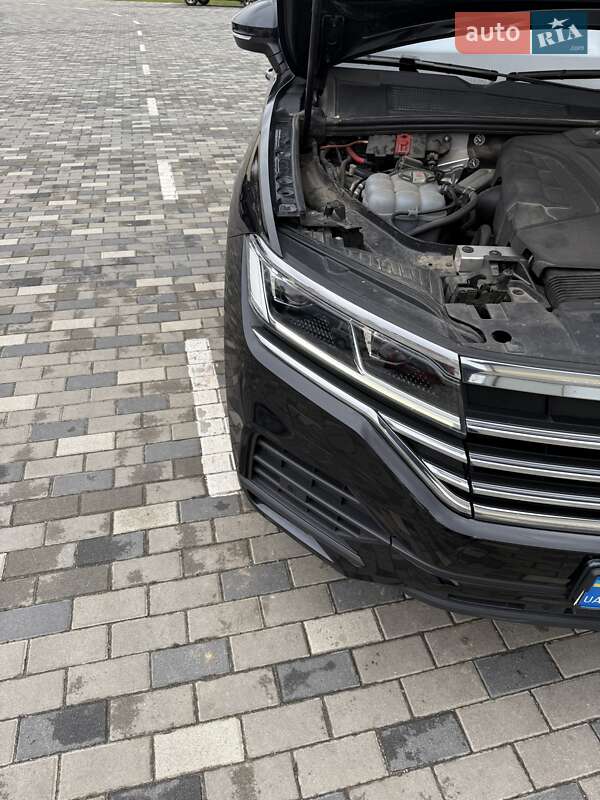 Внедорожник / Кроссовер Volkswagen Touareg 2021 в Киеве