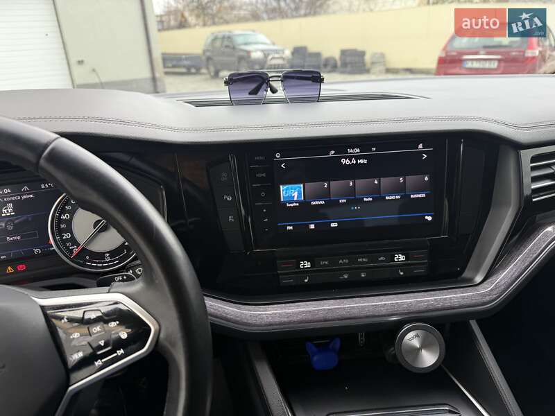 Внедорожник / Кроссовер Volkswagen Touareg 2021 в Киеве