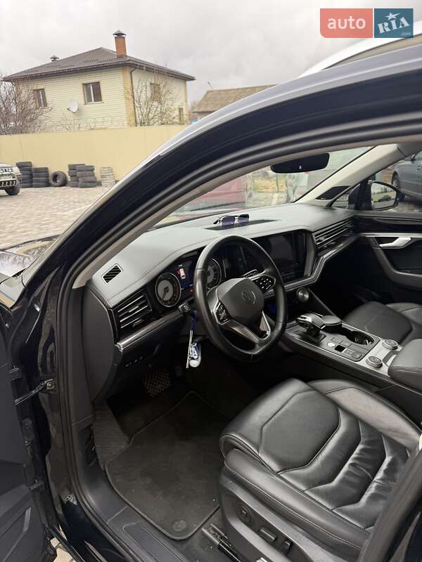 Внедорожник / Кроссовер Volkswagen Touareg 2021 в Киеве